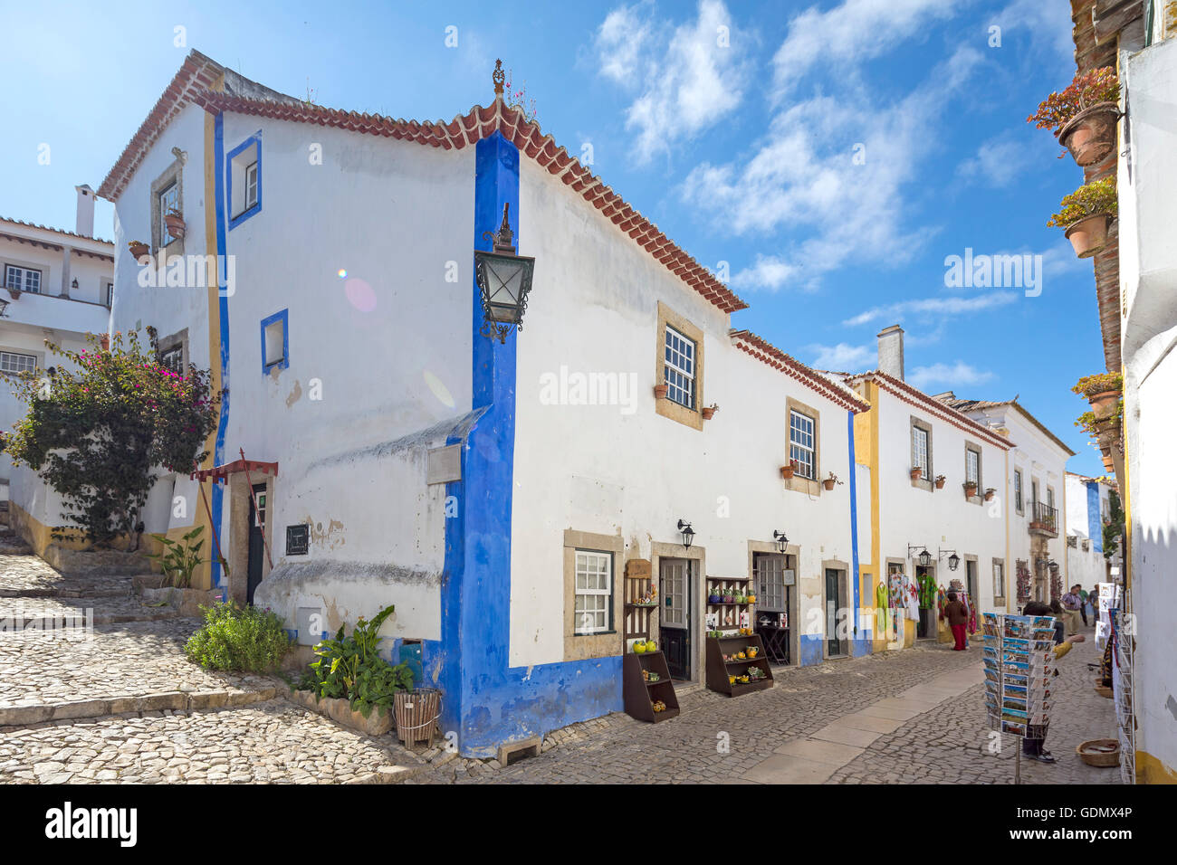 Dentro le mura del castello sono i pittoreschi vicoli, piccola e pittoresca cittadina di Obidos, Obidos, Distretto di Leiria, Portogallo, Europa Foto Stock