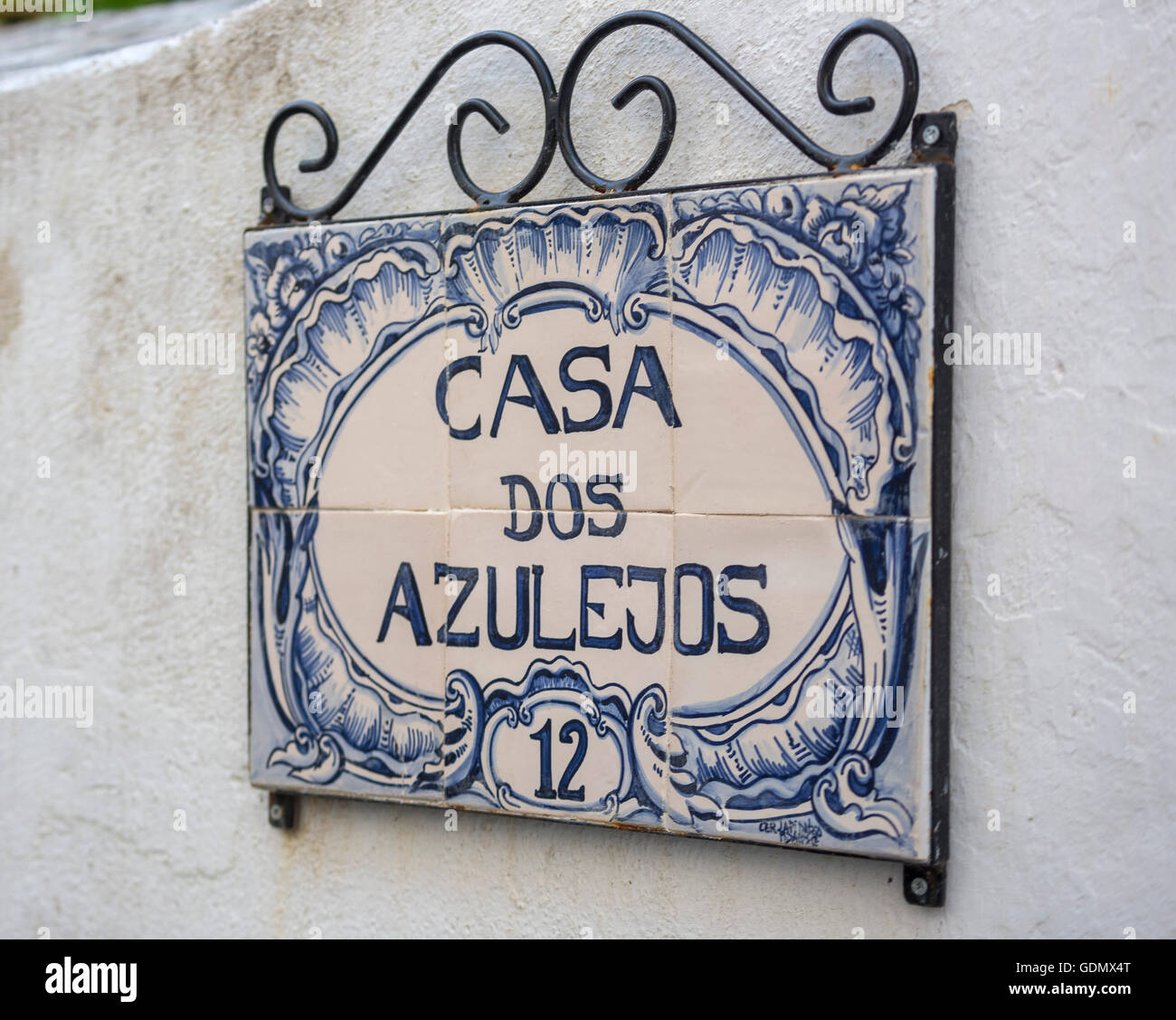 Casa di piastrelle dipinte, dipinto piastrelle, piccola e pittoresca cittadina di Obidos, Obidos, Distretto di Leiria, Portogallo, Europa, viaggi Foto Stock