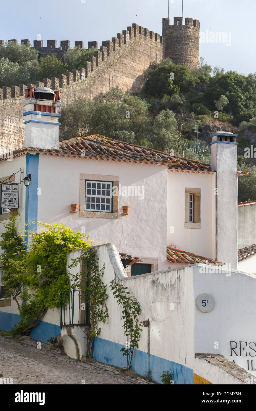 Vicolo con pareti, piccola e pittoresca cittadina di Obidos, Obidos, Distretto di Leiria, Portogallo, Europa, viaggi, fotografia di viaggio Foto Stock
