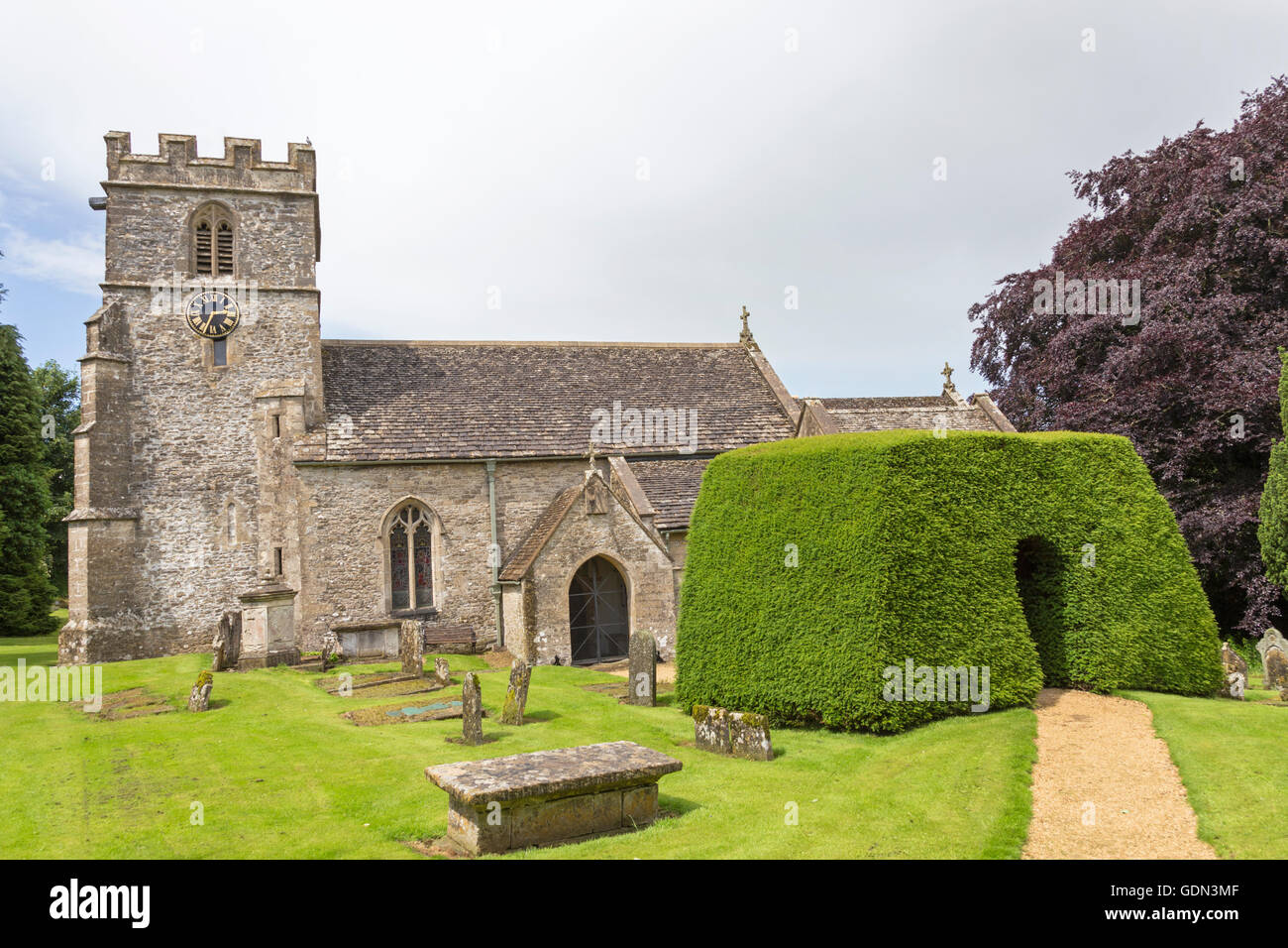 Sant'Andrea Chiesa nel villaggio Costwold di Miserden, Gloucester, England, Regno Unito Foto Stock