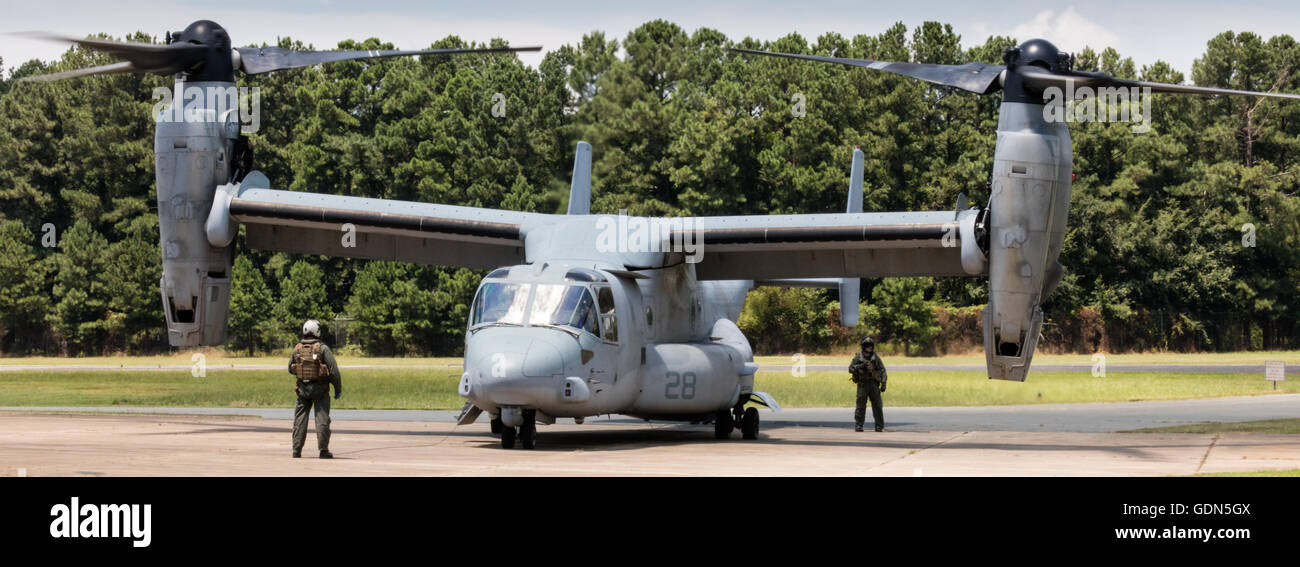 V-22 Osprey V/STOL Aeromobili in rullaggio prima del decollo a Orazio Williams aeroporto, Chapel Hill, NC, Stati Uniti d'America Foto Stock