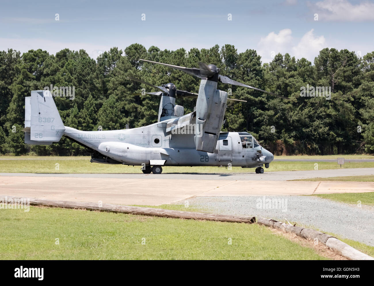 V-22 Osprey V/STOL Aeromobili in rullaggio a Orazio Williams aeroporto, Chapel Hill, NC, Stati Uniti d'America Foto Stock