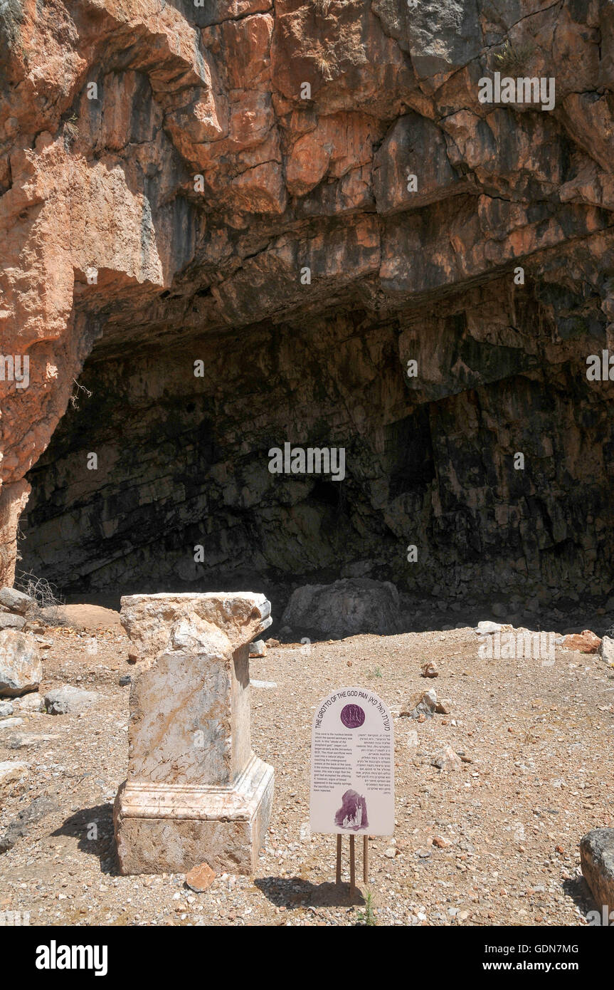 La Grotta del Dio Pan del III secolo A.C. Flusso Hermon riserva naturale e parco archeologico (Banias) Golan Israele Foto Stock