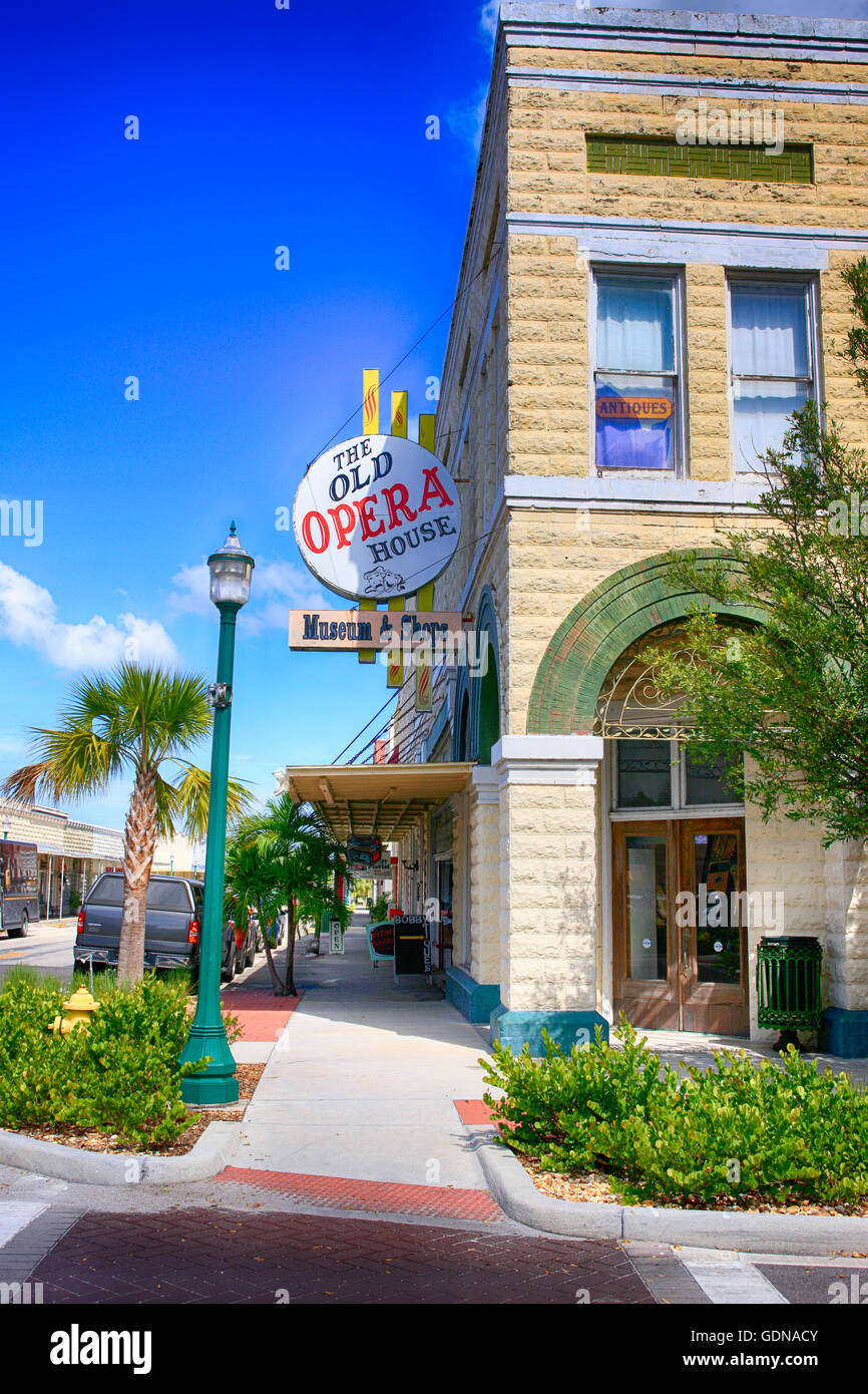 La vecchia Opera House Museum e negozi su Oak Street in Arcadia, FL Foto Stock