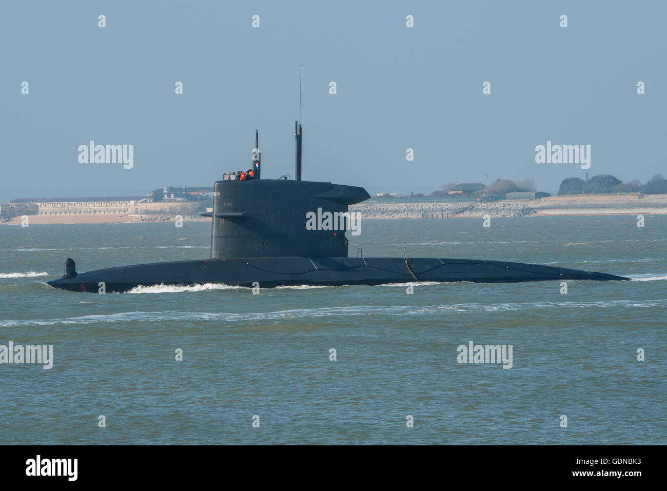 La marina olandese sottomarino, HNLMS tricheco (S802) lasciando Portsmouth, Regno Unito il 14 marzo 2016. Foto Stock