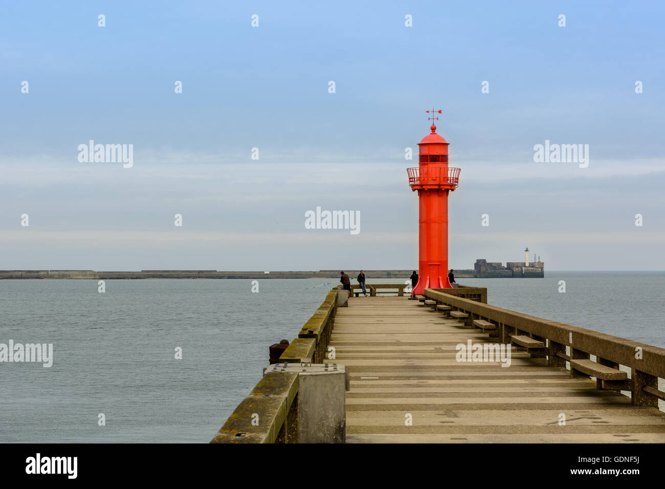 Fisihing sul molo di Boulogne sur mer, cote opale, Francia Foto Stock