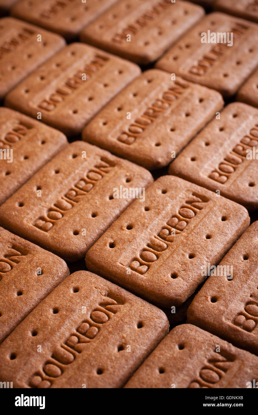 Borbone biscotti o creme di Borbone un popolare riempita di cioccolato biscotto britannica Foto Stock