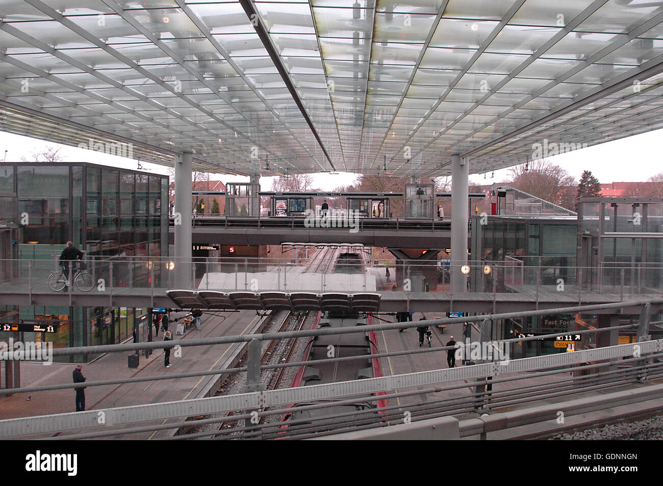 Flintholm Stazione Ferroviaria di Copenhagen, dove 2 S linee ferroviarie e della metropolitana incontra. Foto Stock