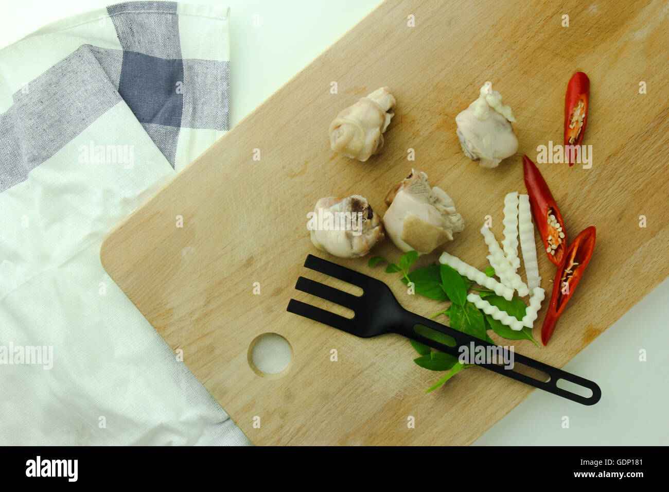 Guarnire tailandese per rendere gli alimenti sul blocco Foto Stock