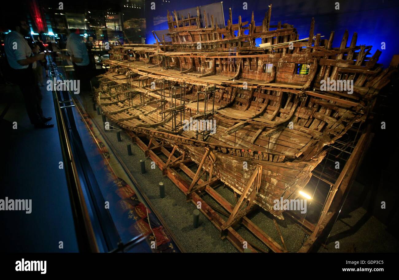 I resti di Henry VIII preferiti della nave la Mary rose sono svelato durante una anteprima stampa esattamente 471 anni dal suo naufragio e dopo 34 anni di conservazione a Portsmouth Historic Dockyard, HM Base Navale di Portsmouth. Foto Stock