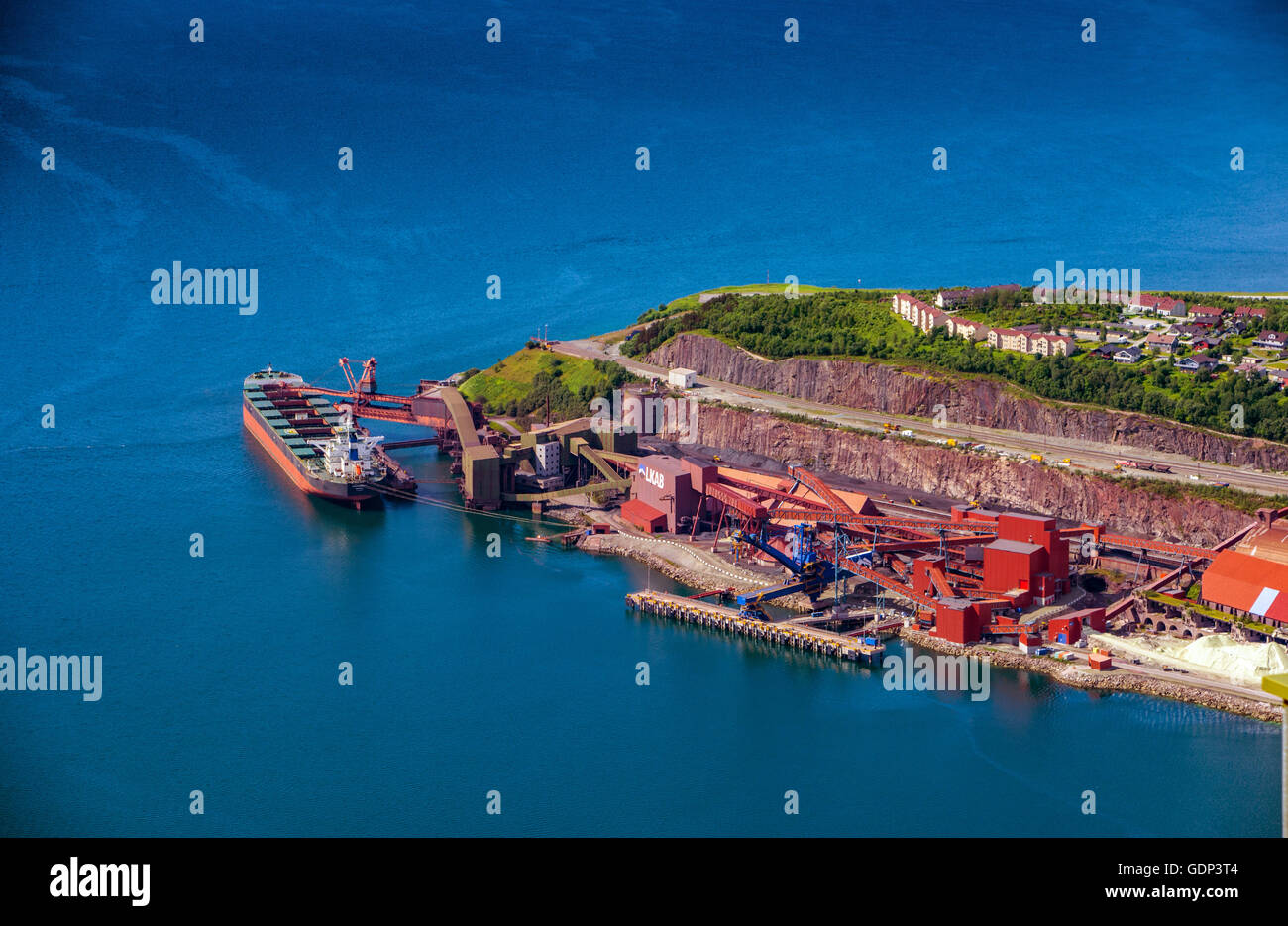 Alexandra P bulk carrier di minerale, ormeggiata presso LKAB jetty, Narvik, Arctic Norvegia Foto Stock