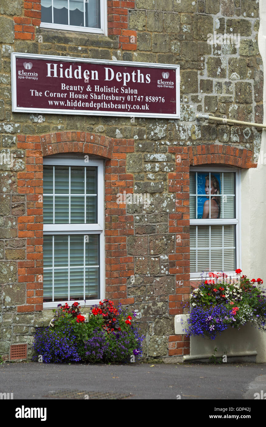 Profondità nascoste Beauty & Holistic Salon a Shaftesbury, Dorset in luglio Foto Stock