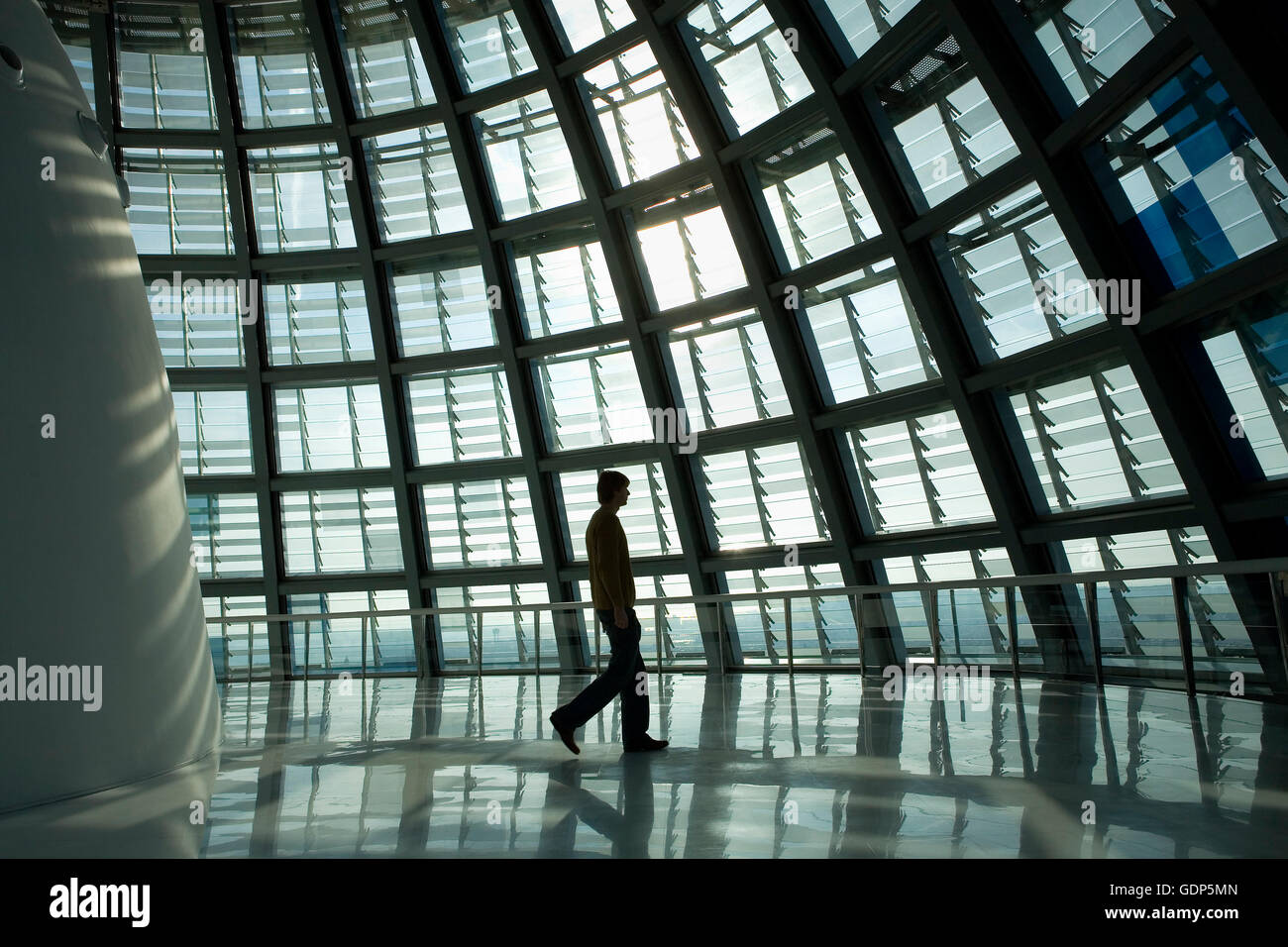 Glòries tower, ex Torre Agbar (142 m. ) Da Jean Nouvel. Cupola in cima della torre, Barcellona, Spagna Foto Stock