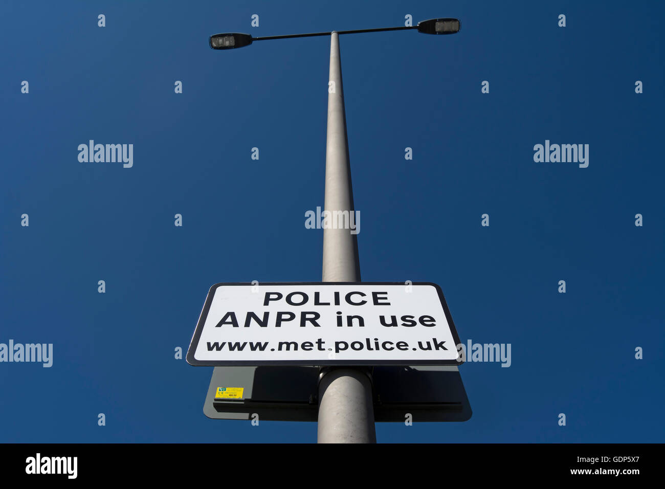 La Metropolitan Police segno avvertimento che il riconoscimento automatico del numero di targa (ANPR) è in uso Foto Stock