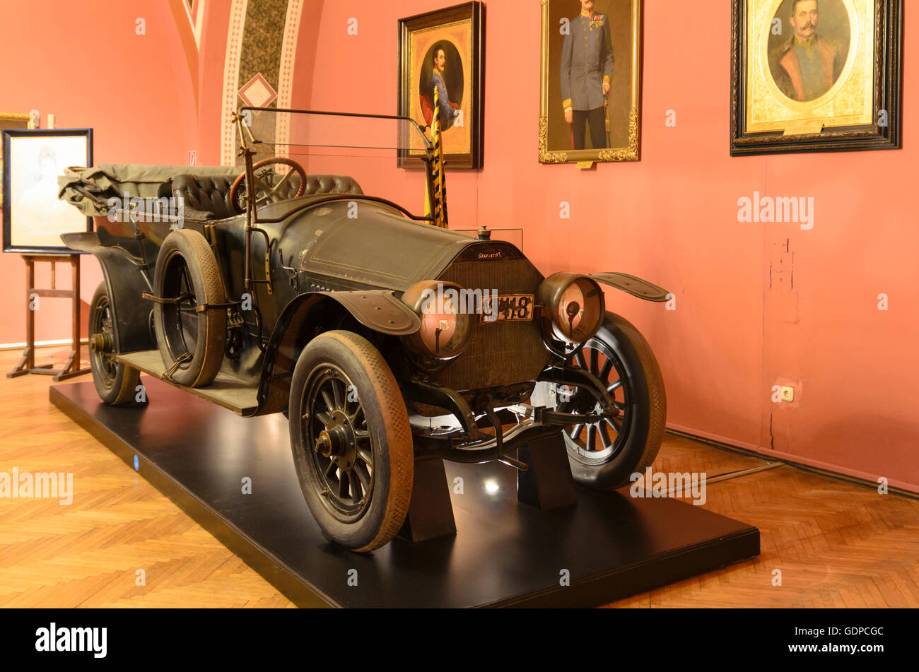 Wien, Vienna: il museo militare : autovetture di marca Gräf & Stift , nel quale sono state uccise l'arciduca Francesco Ferdinando di Austr Foto Stock