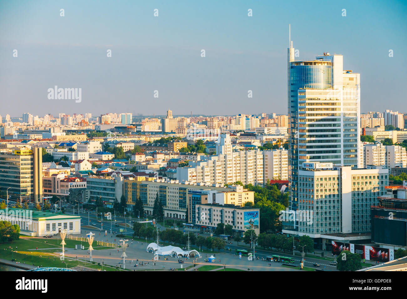 Minsk, Bielorussia - Giugno 2, 2015: Cityscape di Minsk, Bielorussia. Durante la stagione estiva, l'orario del tramonto Foto Stock