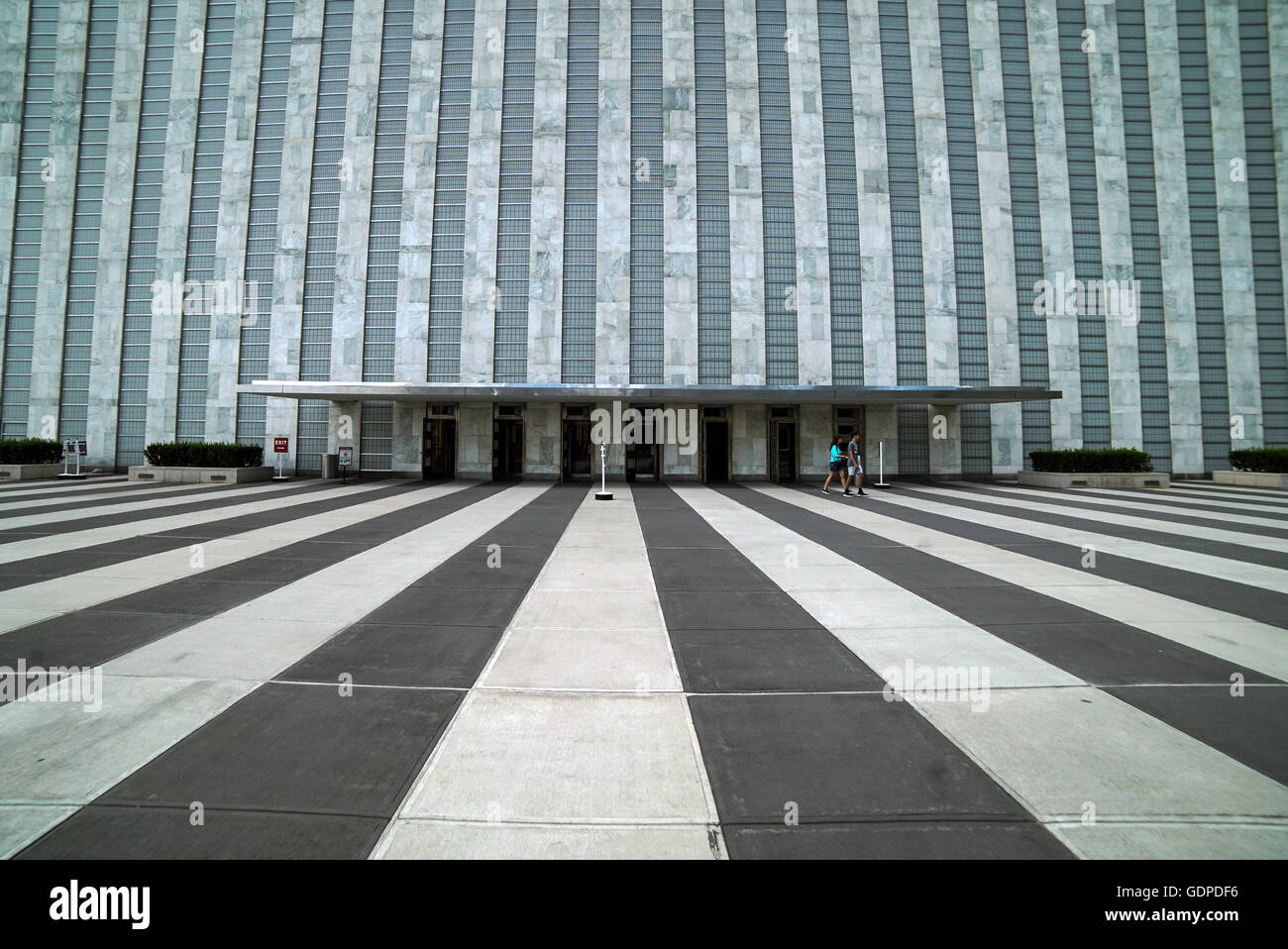 La sede delle Nazioni Unite edificio ingresso in New York Foto Stock