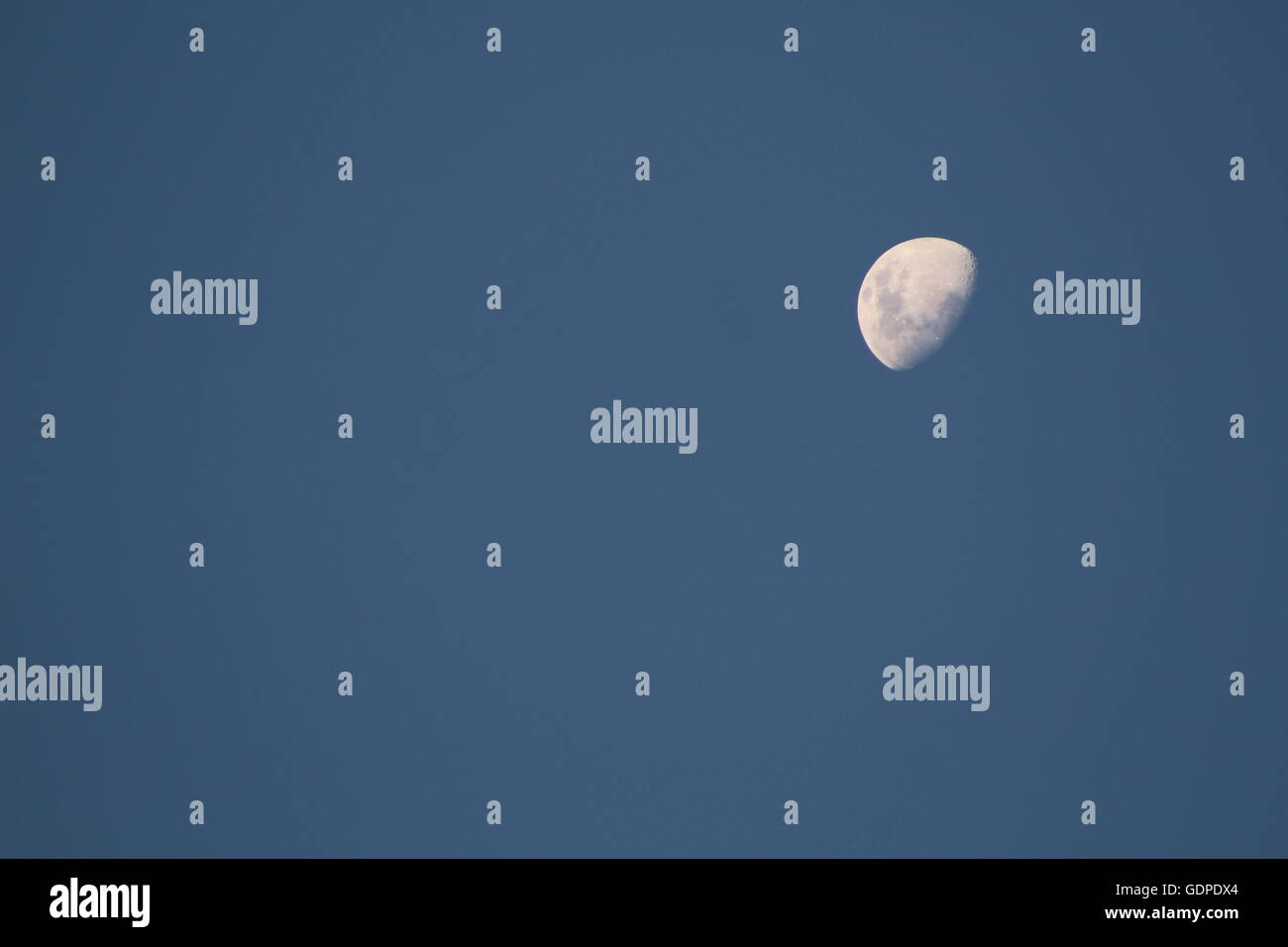Colpo di luna 2 giorni prima del completo mono, da Durban, Sud Africa. Foto Stock