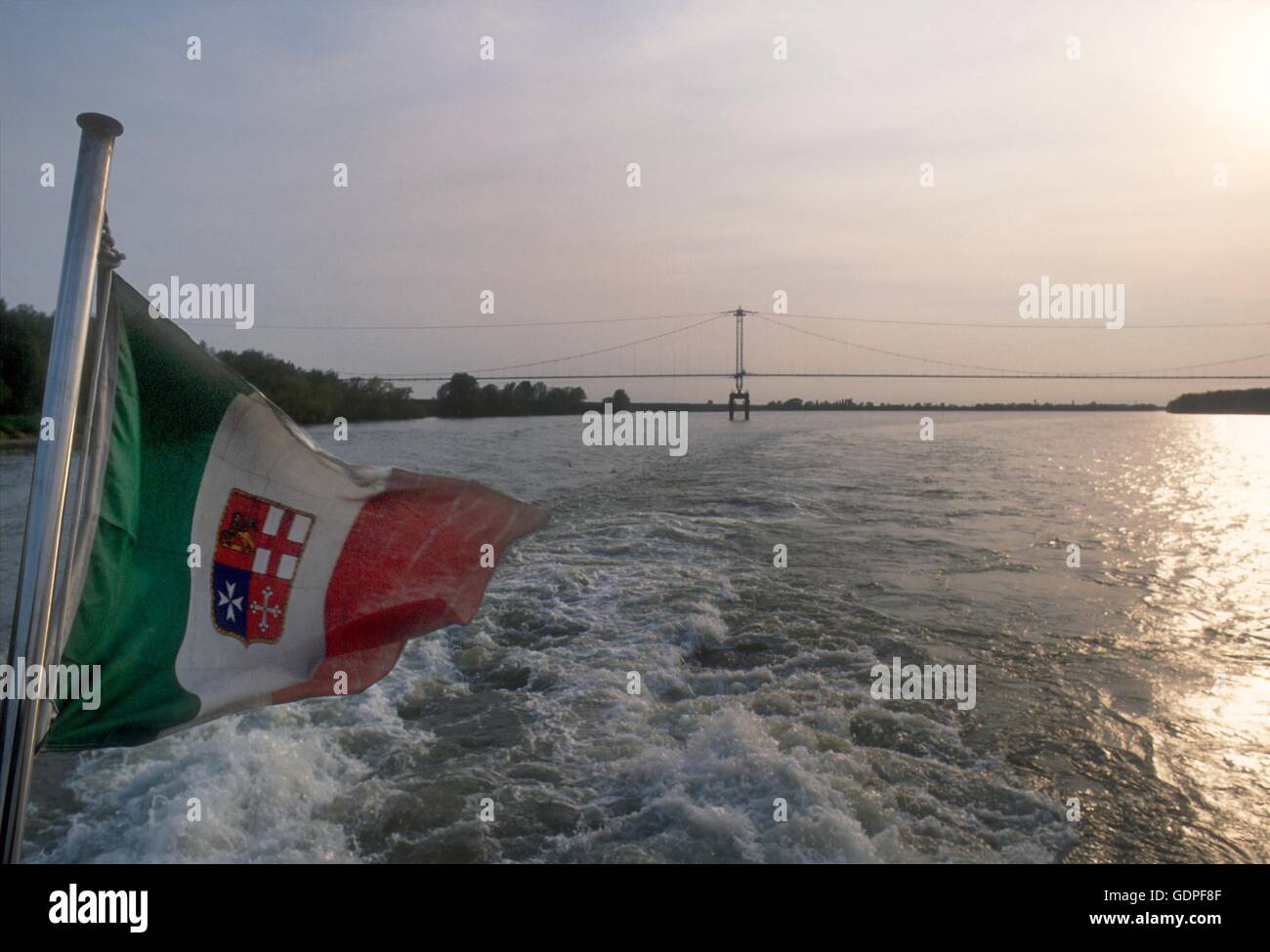 Navigazione sul fiume Po (Italia) Foto Stock