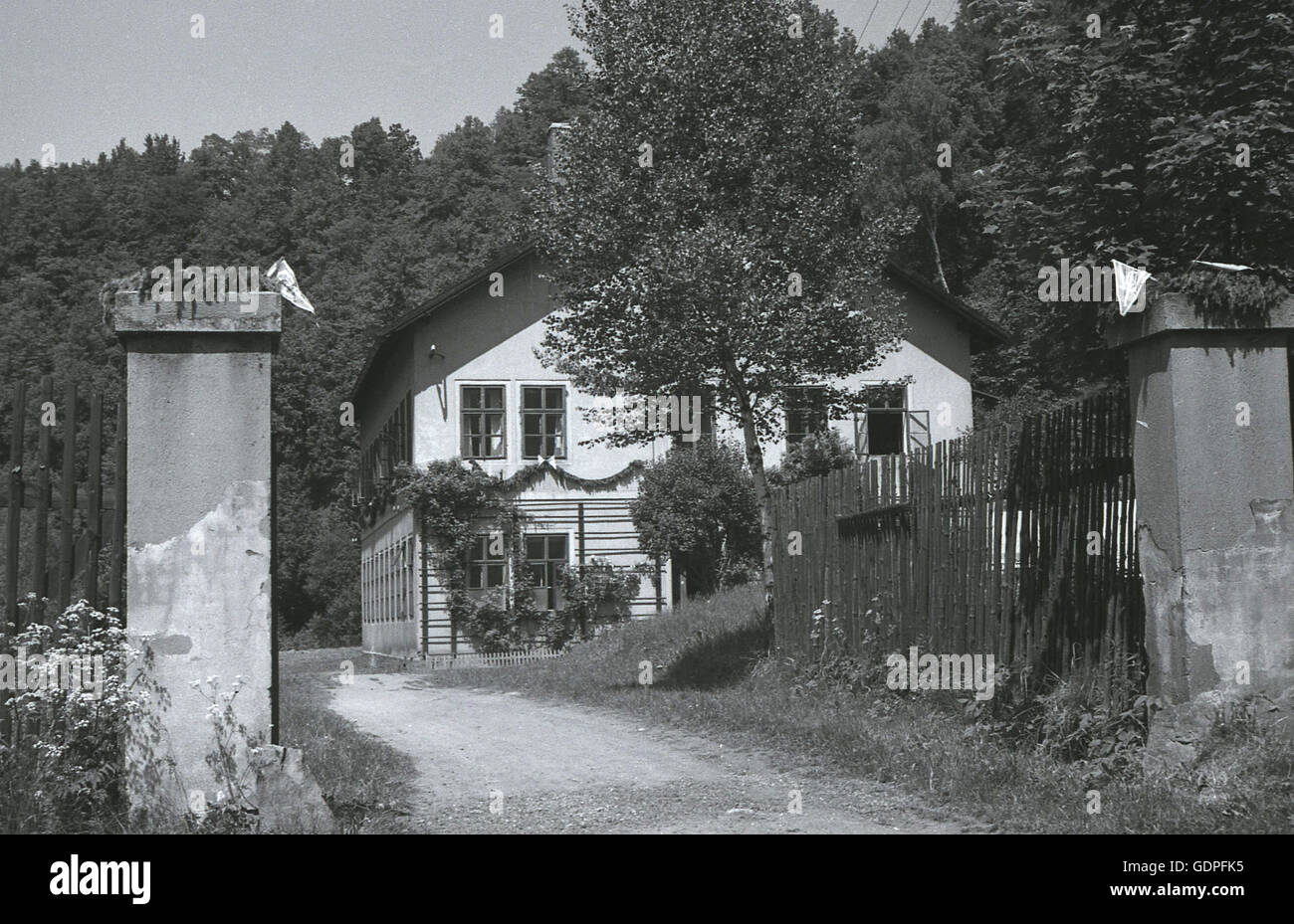 1930s, storico, vista esterna di un ostello o casa per ragazze madri gestito dai Sudeti partito tedesco, SDP, Lauterbach, Sudetenland, in pre-WW11 Cecoslovacchia Foto Stock