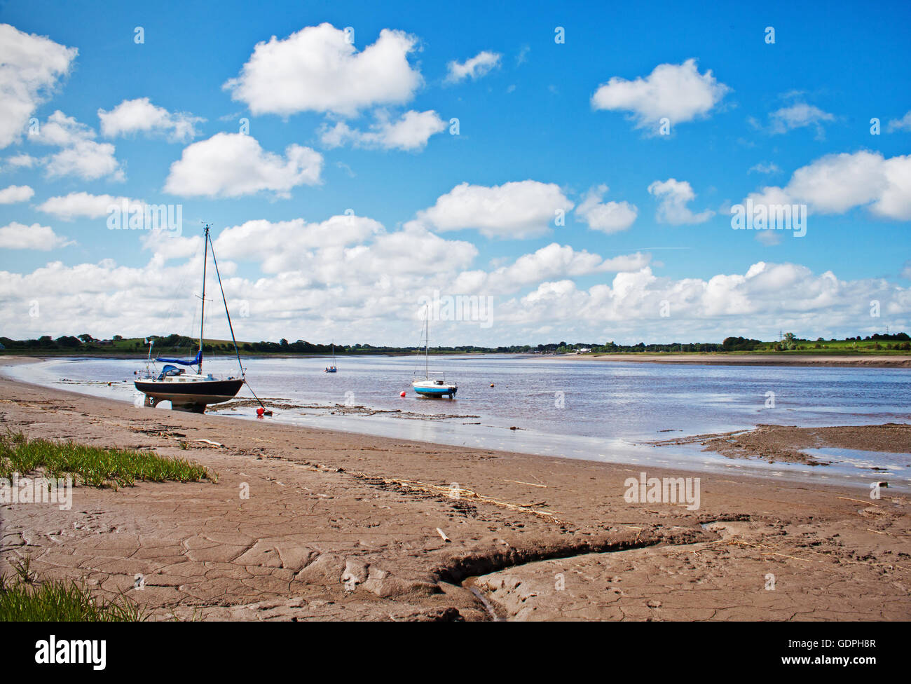 Fiume Wyre dalla riva del torrente Wardleys Foto Stock
