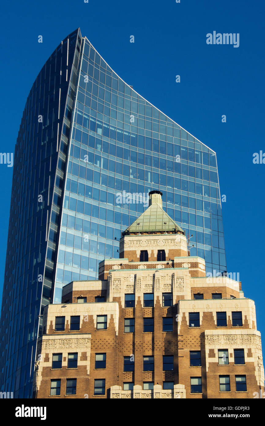Moderna Torre MNP dietro storico Palazzo Marino, Downtown Vancouver BC Canada Foto Stock