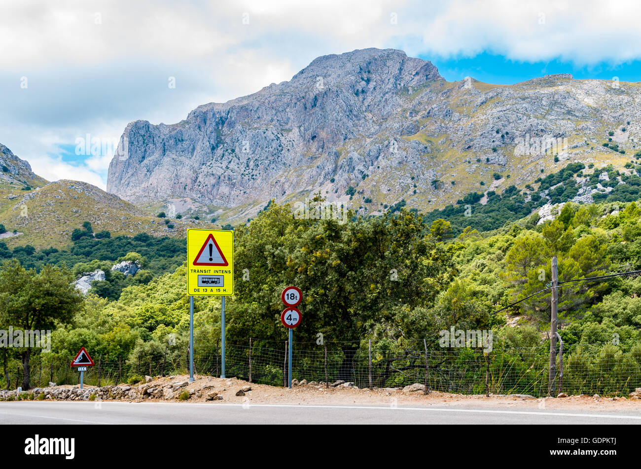 Strada per Sa Calobra nella Serra de Tramuntana - Montagne in Mallorca, Spagna Foto Stock
