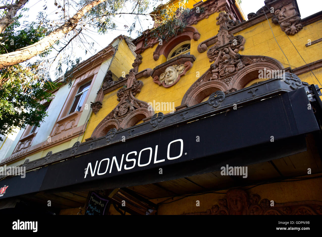 NonSolo ristorante mediterraneo e bar sulla Avenida Alvaro Obregon nella Roma Norte quartiere di Città del Messico. Foto Stock