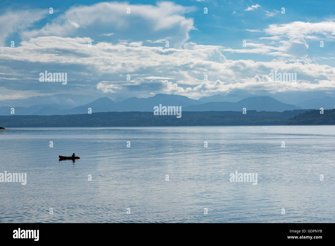 Il kayak al cofano Canal vicino Kitsap Memorial State Park Foto Stock