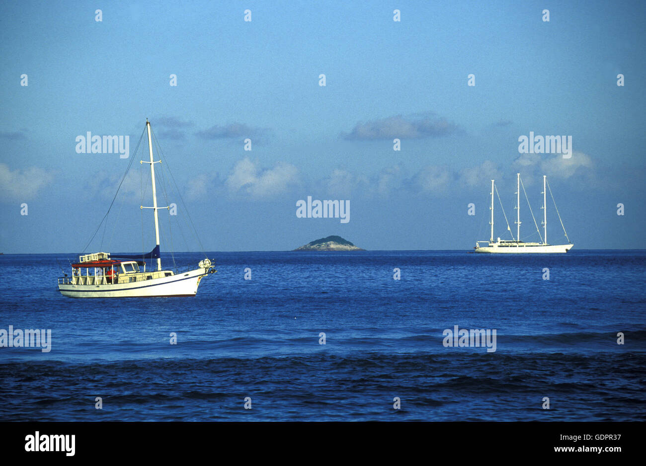 Die Kueste an der Insel La Diegue auf den Seychellen Isole mit dem Meer des Indische Ozean. Foto Stock