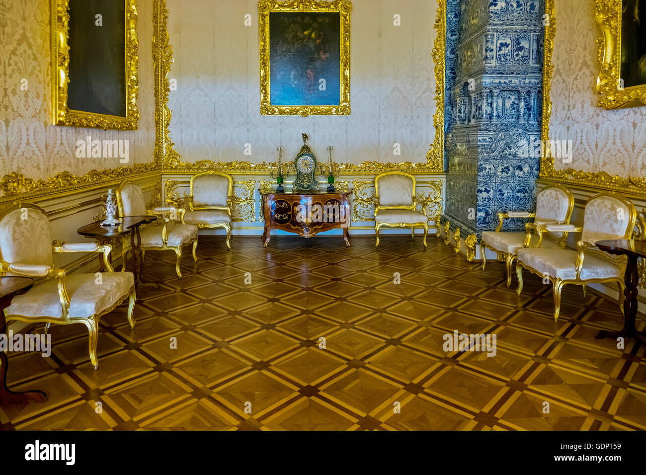 Una sala di ricevimento al Palazzo di Caterina Pushkin San Pietroburgo Russia Foto Stock