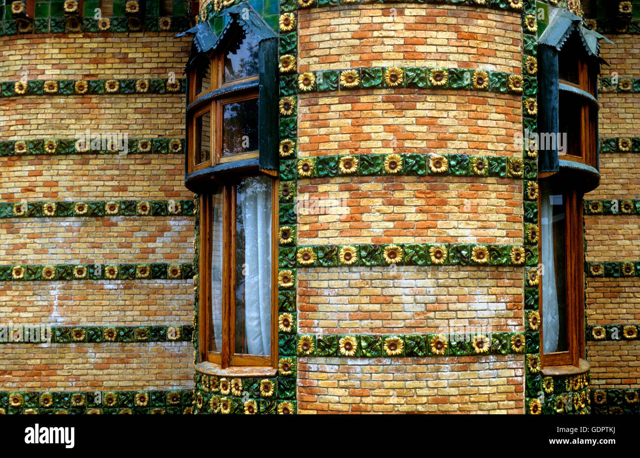 Comillas (Cantabria): Dettaglio di El Capricho, da Gaudí (costruito 1885). Foto Stock