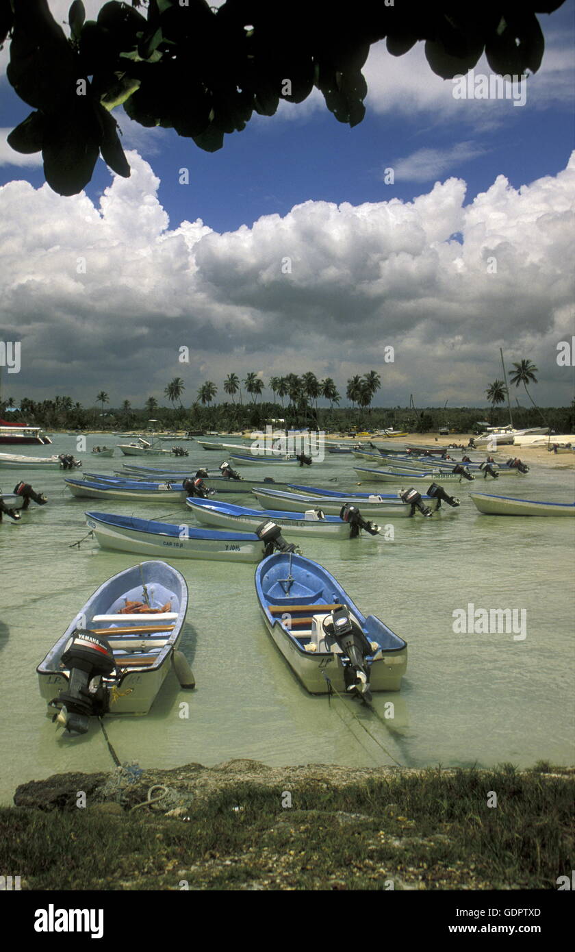 Il porto del villaggio di Bayahibe nella Repubblica Dominicana nel Mar dei Caraibi in America Latina. Foto Stock