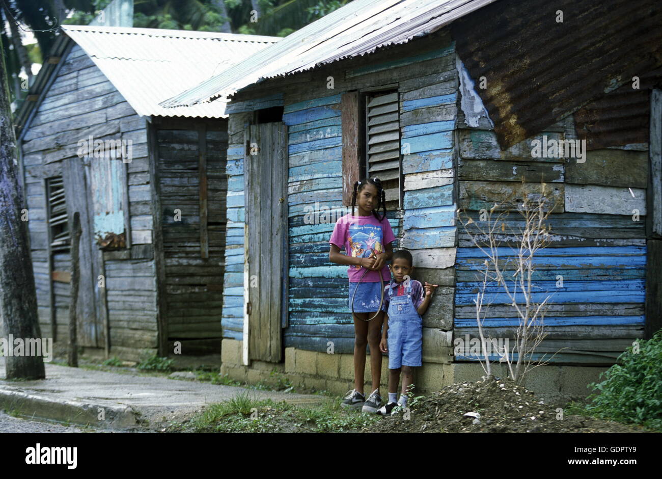 Un tradizionale Woodhouse presso il villaggio di Las Terrenas su Samanaon nella Repubblica Dominicana nel Mar dei Caraibi in latino ameri Foto Stock