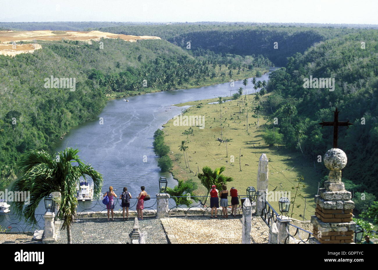 Il villaggio coloniale di Altos de Chavon nella Repubblica Dominicana nel Mar dei Caraibi in America Latina. Foto Stock