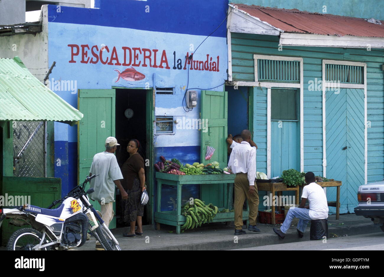 Un negozio di pesce presso il villaggio di Las Terrenas su Samanaon nella Repubblica Dominicana nel Mar dei Caraibi in America Latina. Foto Stock