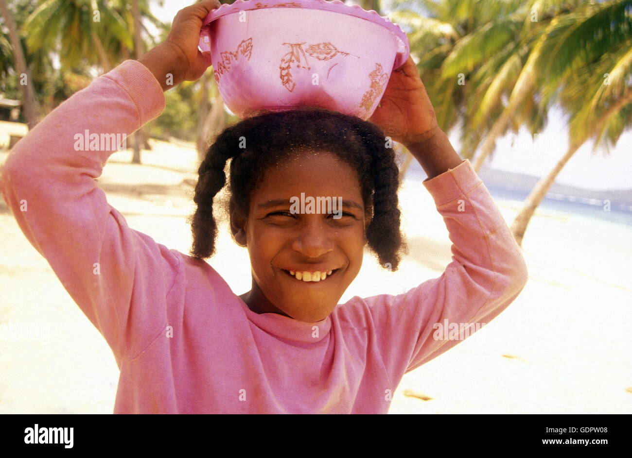 Una ragazza al villaggio di Las Terrenas su Samanaon nella Repubblica Dominicana nel Mar dei Caraibi in America Latina. Foto Stock