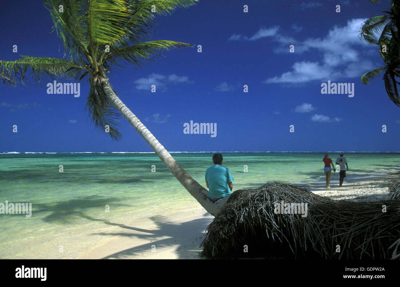 Una spiaggia presso il villaggio di Las Terrenas su Samanaon nella Repubblica Dominicana nel Mar dei Caraibi in America Latina. Foto Stock