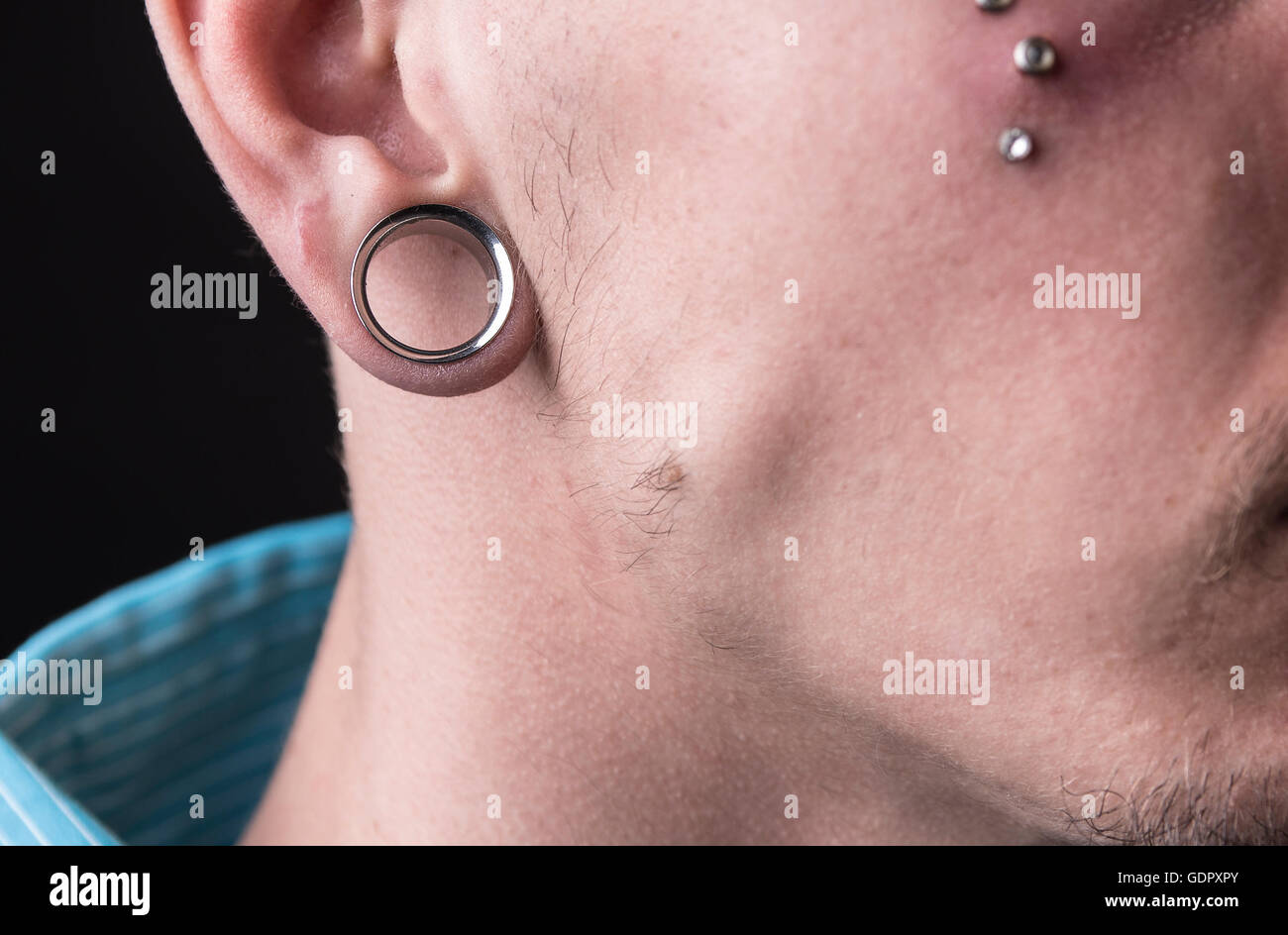 Orecchino della spina dell'orecchio immagini e fotografie stock ad alta  risoluzione - Alamy