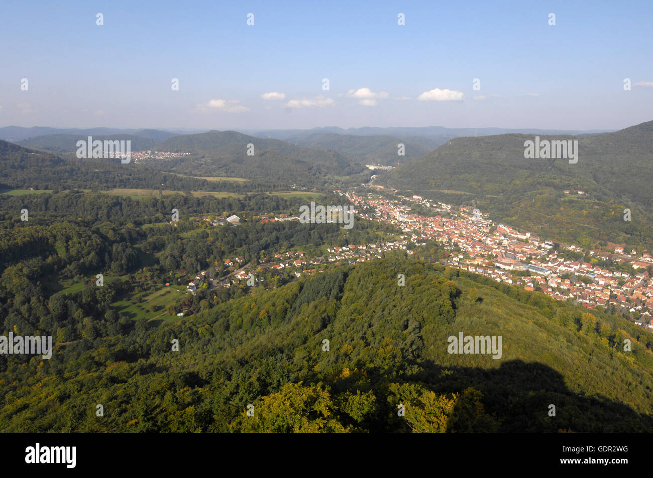Geografia / viaggi, in Germania, in Renania Palatinato, Annweiler am Trifels, vista dal castello di Trifels, Additional-Rights-Clearance-Info-Not-Available Foto Stock