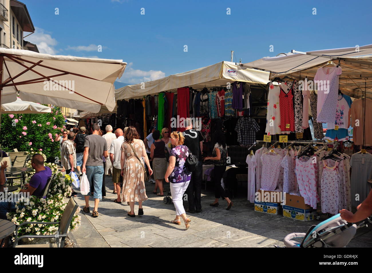 Geografia / viaggi, Italia, Piemonte, Cannobio, promenade con mercato settimanale, Additional-Rights-Clearance-Info-Not-Available Foto Stock