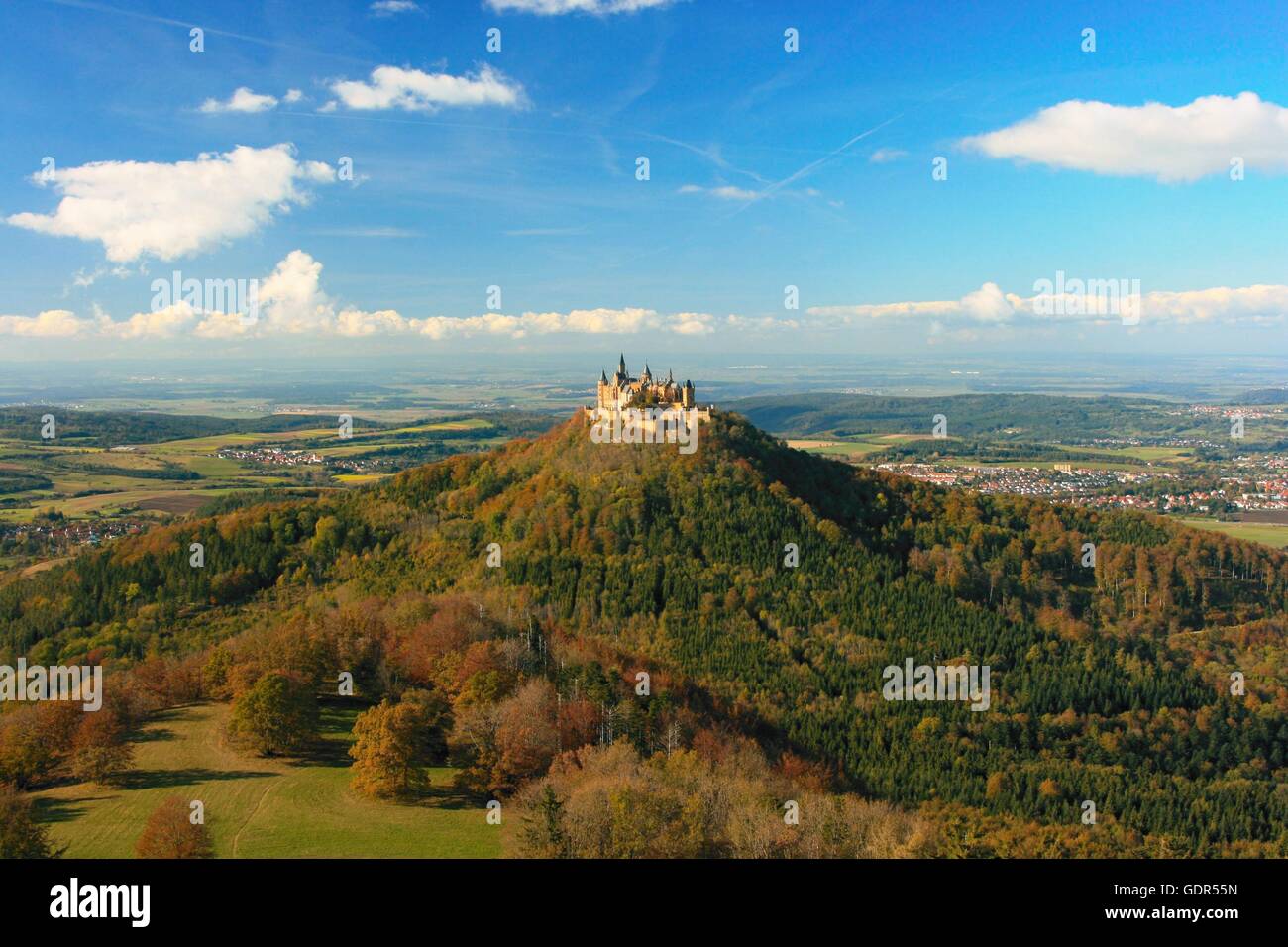 Geografia / viaggi, GERMANIA Baden-Wuerttemberg, Castello Hohenzollern, vista dalla Zeller Horn, nei pressi di Hechingen, Additional-Rights-Clearance-Info-Not-Available Foto Stock