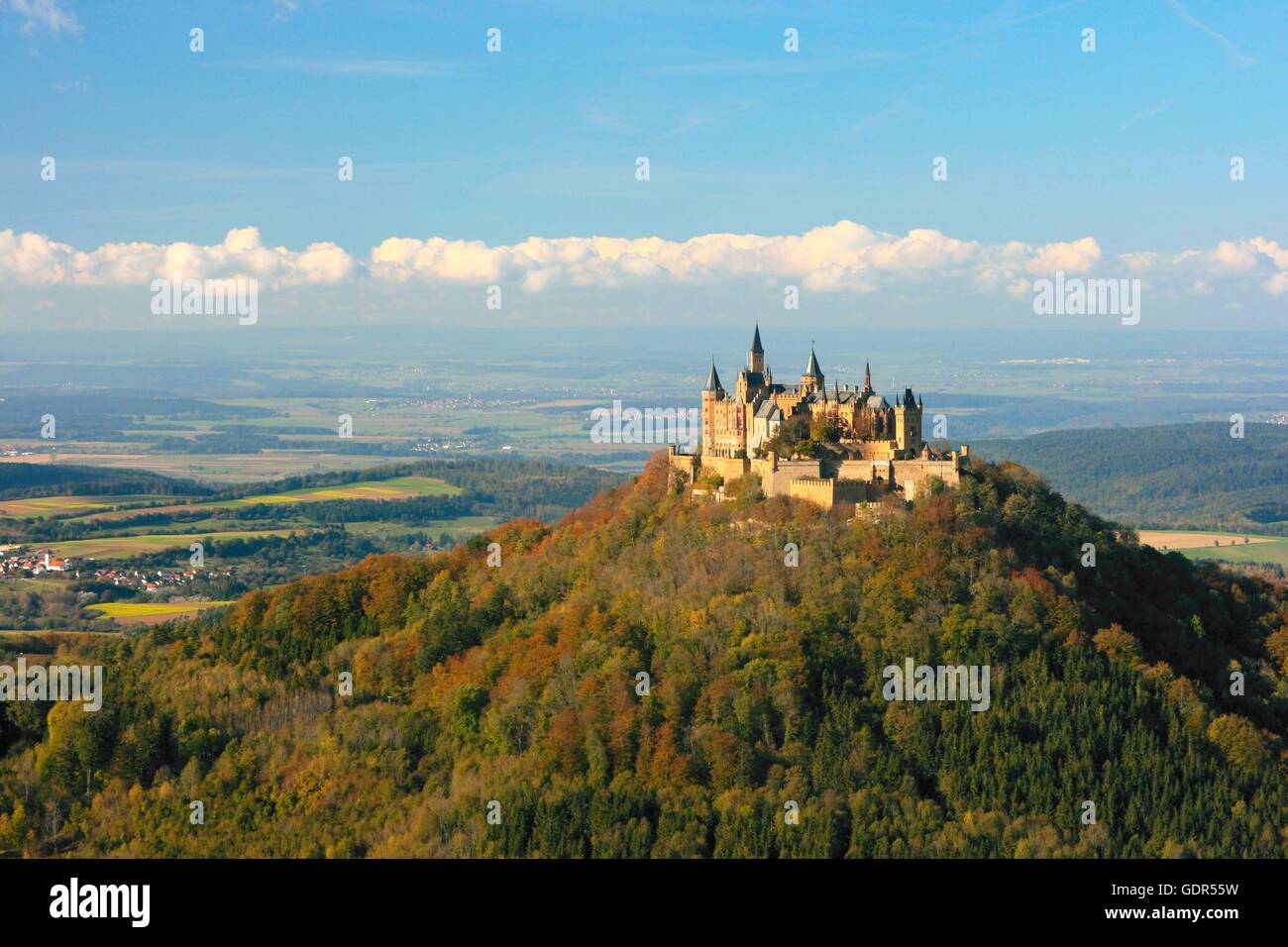 Geografia / viaggi, GERMANIA Baden-Wuerttemberg, Castello Hohenzollern, vista dalla Zeller Horn, nei pressi di Hechingen, Additional-Rights-Clearance-Info-Not-Available Foto Stock