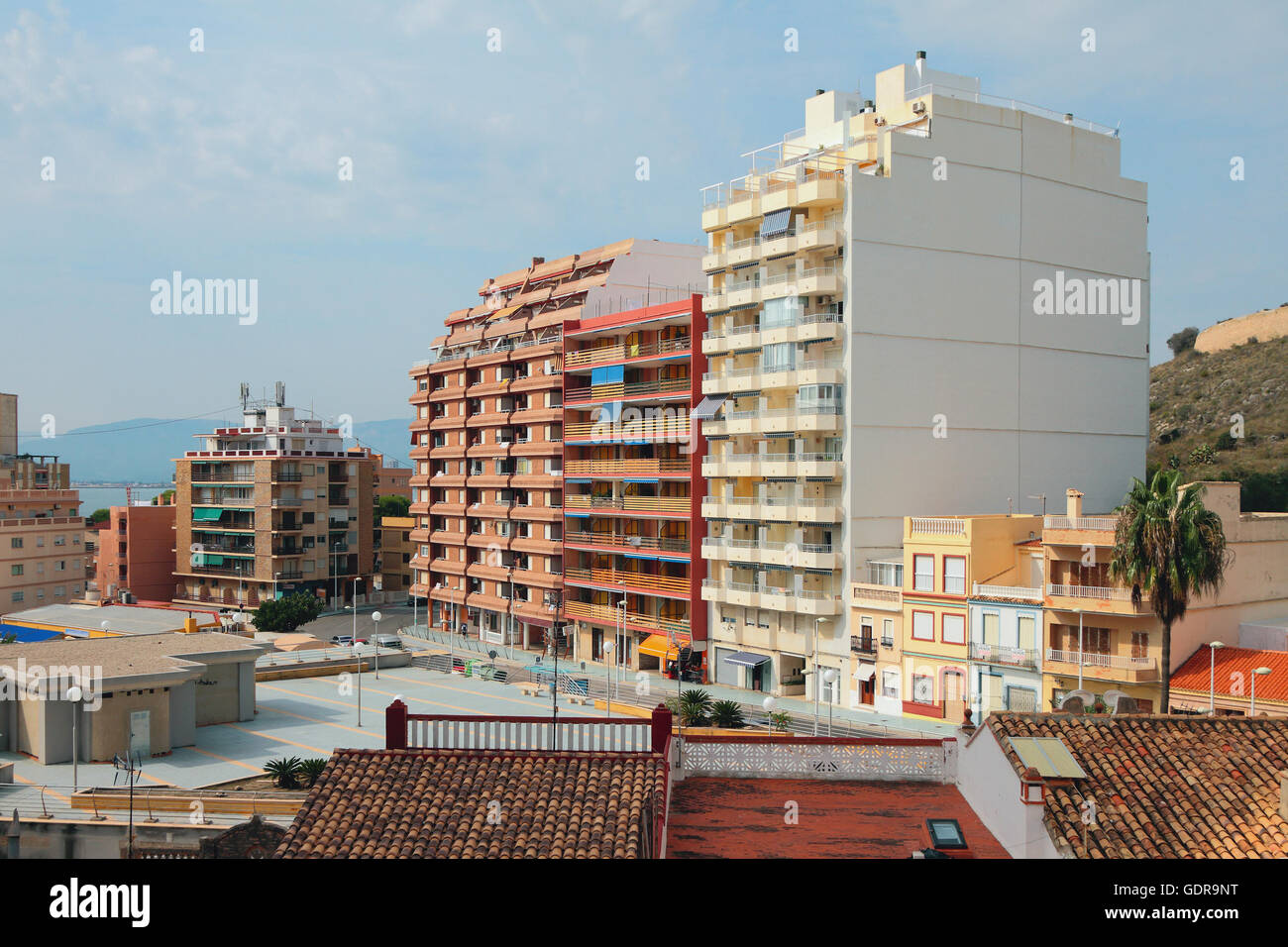 Azul faro quadrato e Virgen Carmen Street. Cullera, Spagna, 10-09-2015 Foto Stock
