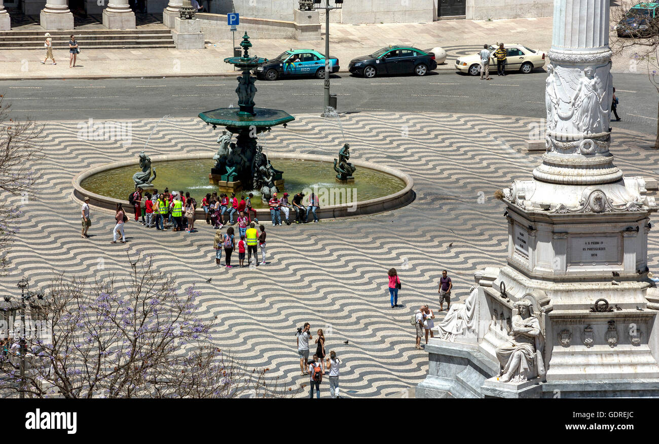 Fontana della Piazza Praça Rossio Lisbona, distretto di Lisbona, Portogallo, Europa, viaggi, fotografia di viaggio Foto Stock