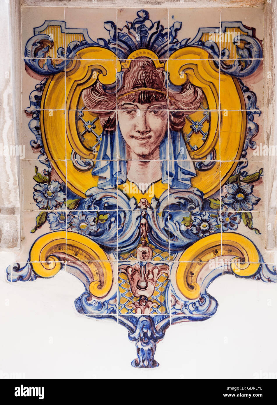 Piastrelle dipinte con teste femminili in stile Art Nouveau Azulejos, Lisbona, Lisbona, Portogallo, Europa, Lisbona, Grande Lisbona, Foto Stock