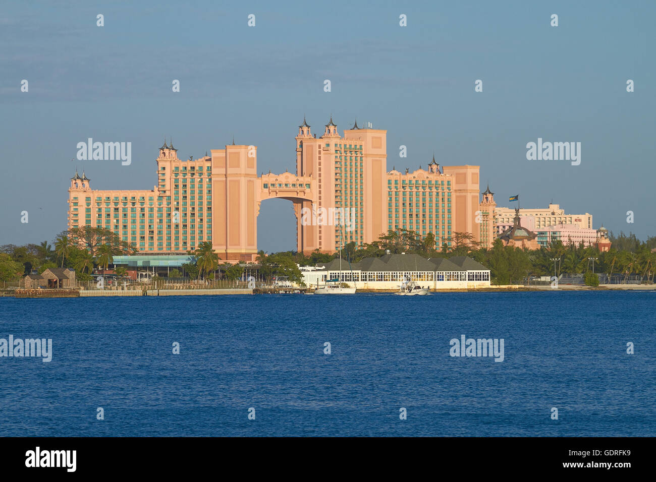 Atlantis Paradise Island Resort a Nassau, Bahamas. Il ponte Suite situate nella span è il più costoso $25000 Foto Stock