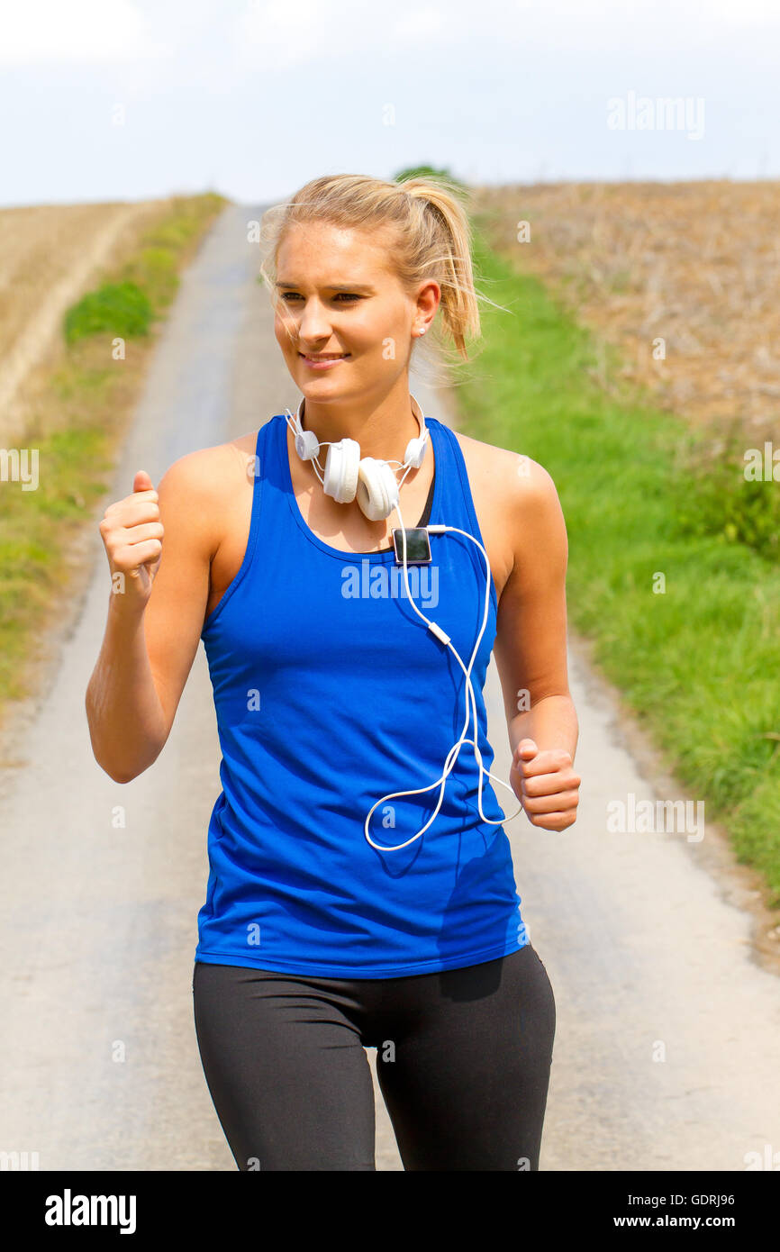 Giovane donna outdoor training Foto Stock