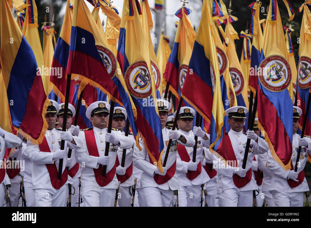 Bogotà, Colombia. Il 20 luglio, 2016. I membri dell'esercito colombiano prendere parte in una parata militare durante la commemorazione della 206th anniversario dell indipendenza, a Bogotà, Colombia, il 20 luglio 2016. Credito: Jhon Paz/Xinhua/Alamy Live News Foto Stock