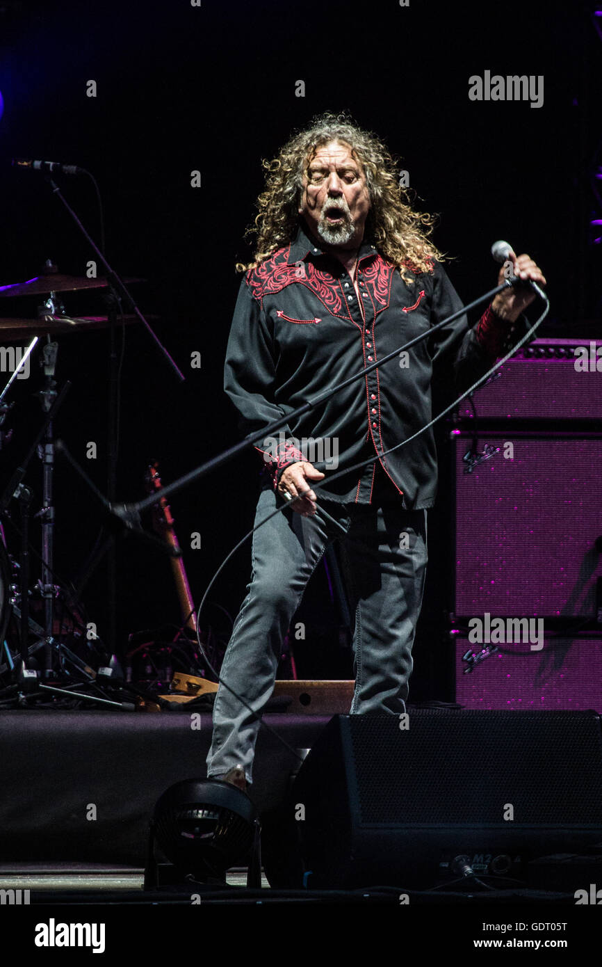 Assago Milano, Italia. Il 20 luglio, 2016. Robert Plant esegue live at Street Music Festival di Arte 2016 Credit: Roberto Finizio/Alamy Live News Foto Stock